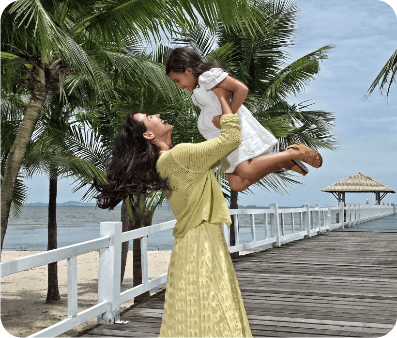 A view of the Galaxy Watch Ultra face with health feature highlights around it.